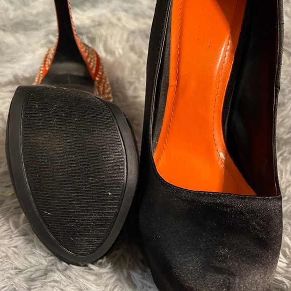 Liliana orange and black heels - Picture 4 of 4